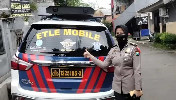Turut Meluncurkan Aplikasi Info Laka dan Polantas Smart