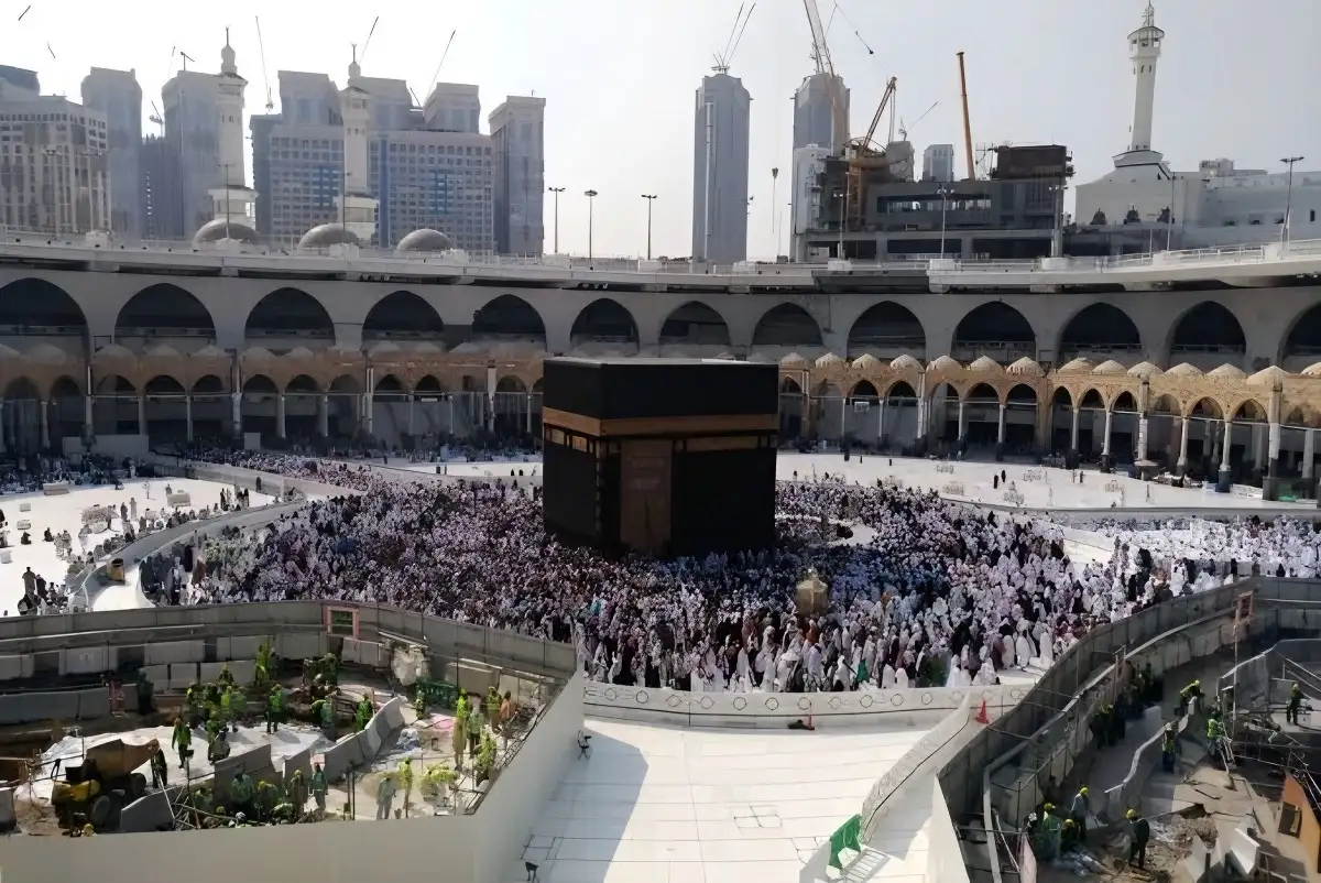 Ini Alasan Mengapa Jemaah Haji Dilarang Membawa Air Zamzam