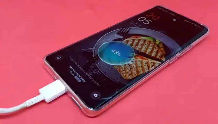 Baterai ponsel Android kamu malah drop saat diisi daya Begini cara mengatasinya