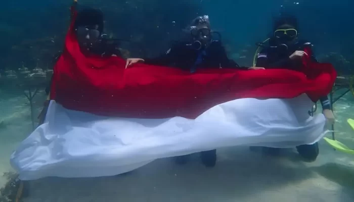 Semarak di Bawah Laut: Klub Selam Anemon Unila dan Bendera Merah Putih Menghiasi Laut Pahawang dalam Perayaan HUT ke-78 RI