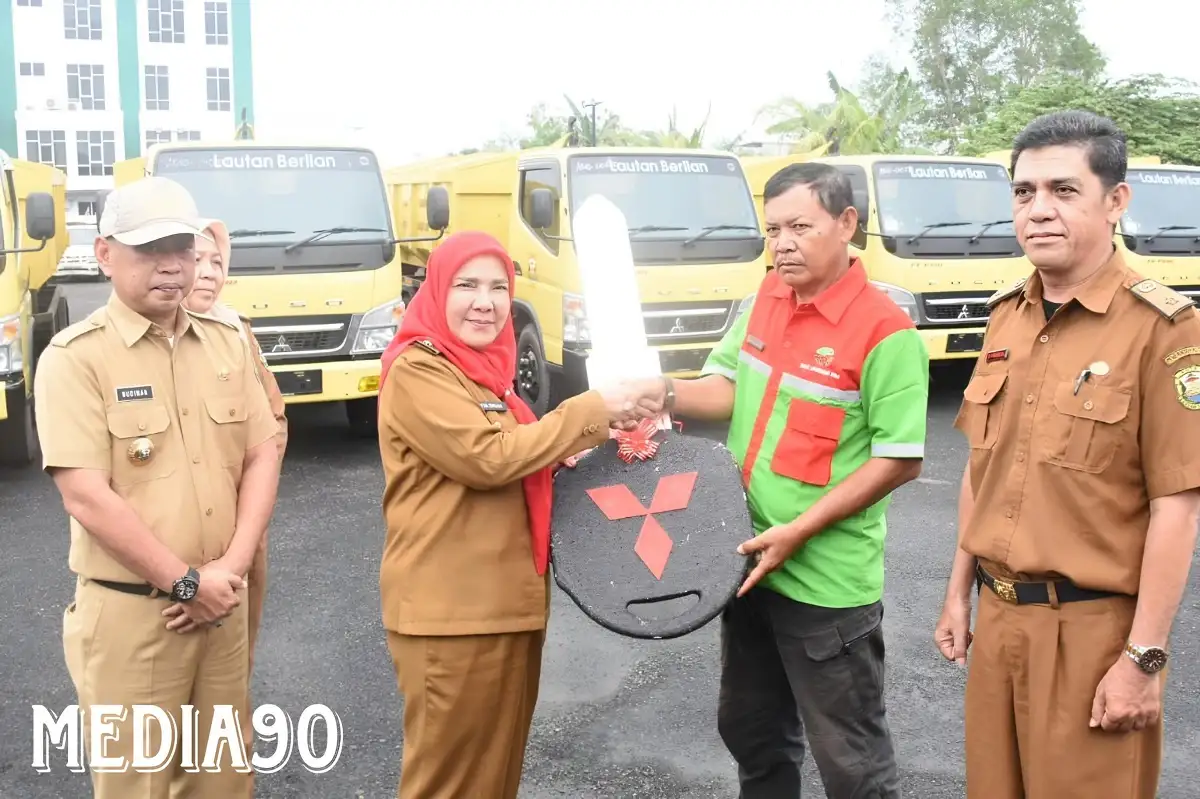 Atasi Sampah, Wali Kota Eva Dwiana Tambah Armada Kebersihan di Dinas Lingkungan Hidup
