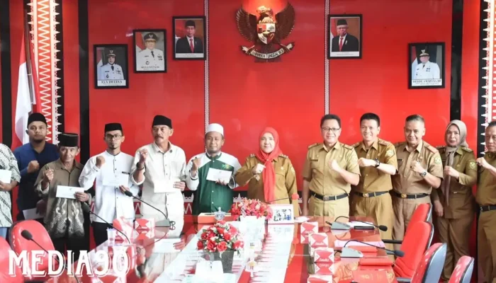 Eva Dwiana, Wali Kota Bandar Lampung, Sumbangkan Dana Pembangunan ke Enam Tempat Ibadah