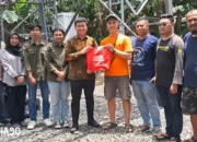 Mahasiswa Teknik Elektro Teknokrat Indonesia Membantu Pemasangan Timer Cek Sinyal di 10 Titik Lampung