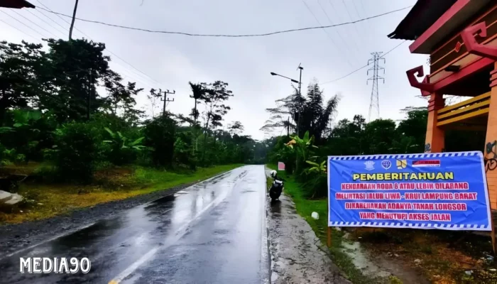 Kendaraan Roda Enam atau Lebih Dilarang Lewat di Jalur Liwa-Krui: Longsor di KM 17 Kubu Perahu Lampung Barat