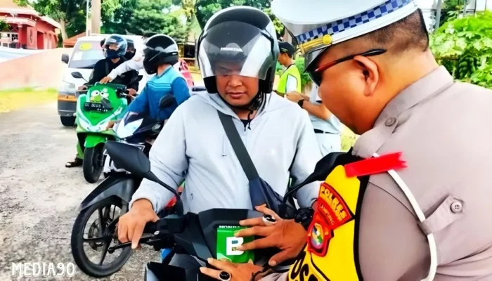 Rahasia Stiker Merah dan Hijau di Kendaraan Pemudik Sebelum Memasuki Pelabuhan Bakauheni