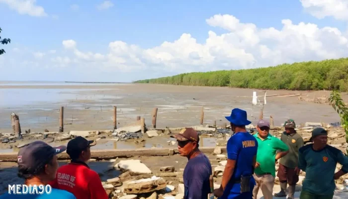 Merayakan Hari Laut Sedunia, Polairud dan Petambak Adakan Aksi Bersih Pantai di LA Bumi Dipasena Agung