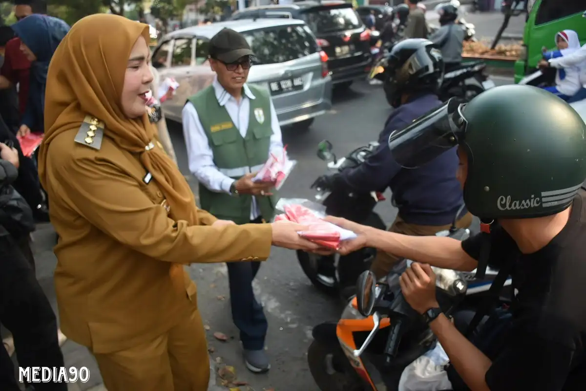 Pemkot Bandar Lampung Sebar 5.000 Bendera Merah Putih Rayakan HUT Kemerdekaan RI ke-79