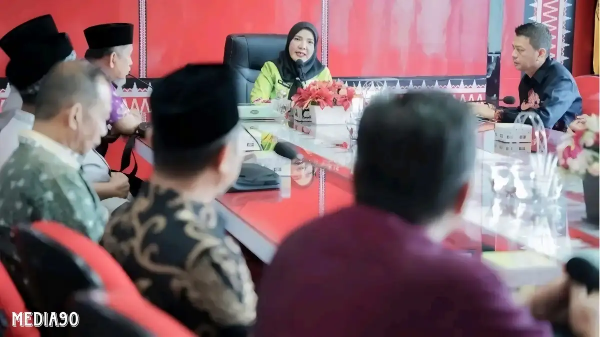 Peduli Kerukunan Umat, Wali Kota Eva Dwiana Salurkan Bantuan ke 22 Rumah Ibadah di Bandar Lampung