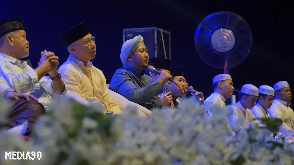 Salawatan di Tubaba, Paslon Gubernur Lampung Mirza - Jihan Ajak Warga Doakan dan Sukseskan Program Prabowo