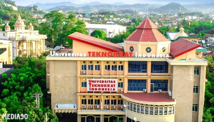 Universitas Teknokrat Indonesia Dinobatkan Sebagai Kampus Swasta Terbaik di Indonesia dalam World University Rankings 2025