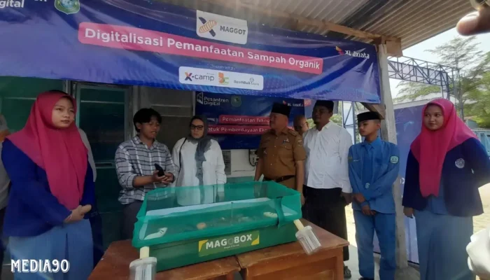 XL Axiata Dorong Pemberdayaan Ekonomi Melalui Teknologi IoT dalam Budidaya Maggot di Ponpes Daarussaadah Lampung Tengah