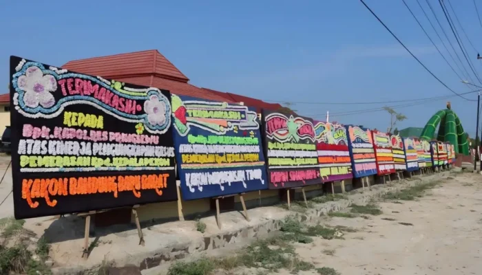 Apresiasi Kepala Pekon: Karangan Bunga untuk Polres Pringsewu atas Keberanian Melawan Pemerasan Oknum LSM