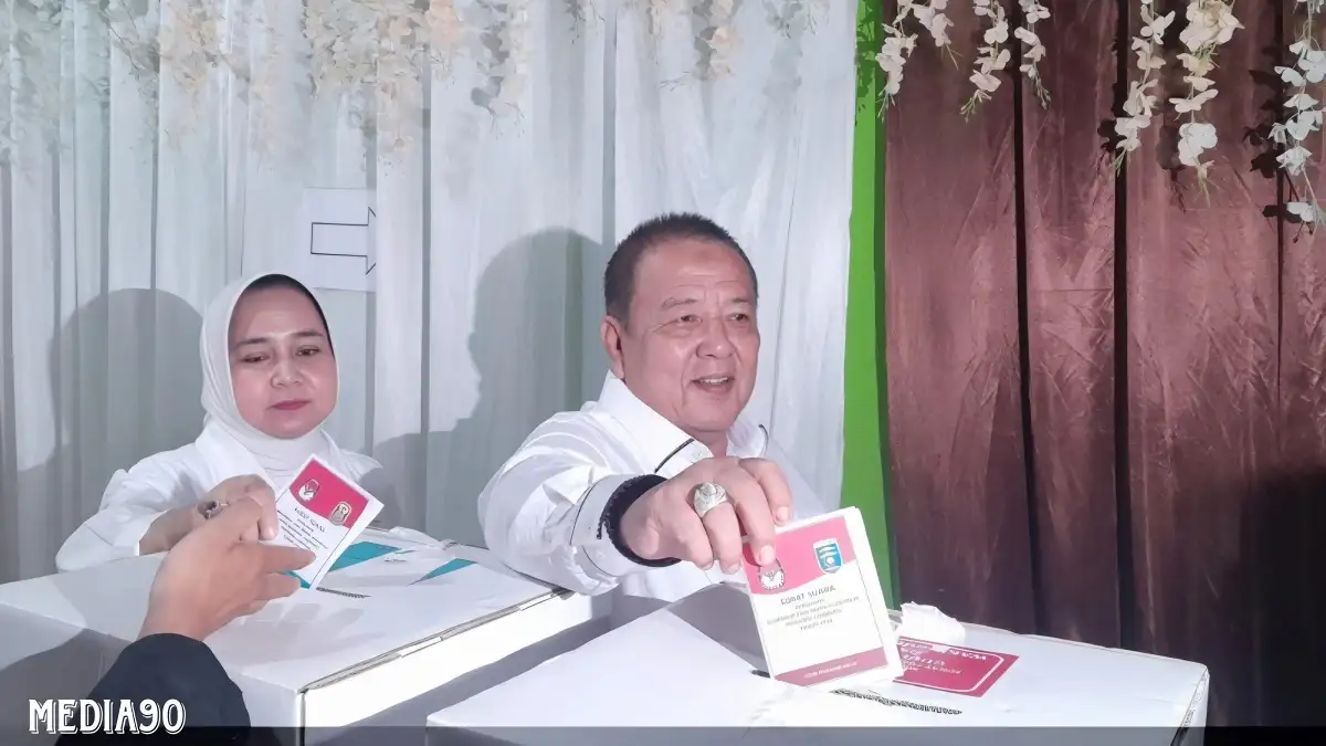 Nyoblos Bareng Istri di TPS 10 Sepang Jaya, Calon Gubernur Lampung Arinal Akui Tenang dan Optimis di Pilgub 2024