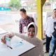 Nyoblos di TPS 13 Way Halim, Calon Wali Kota Bandar Lampung Reihana Berharap Pemimpin Terpilih Bisa Berbuat Kemajuan
