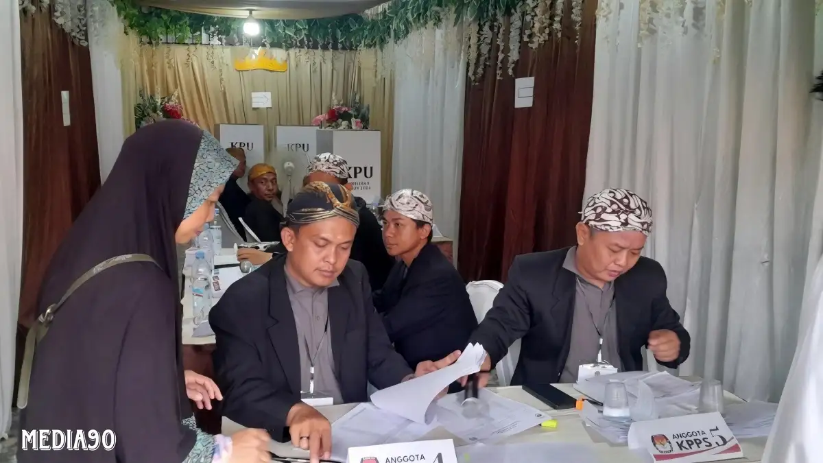 Pilkada 2024, TPS 10 Sepang Jaya Tempat Calon Gubernur Lampung Arinal Nyoblos Hadirkan Konsep Kondangan Pernikahan