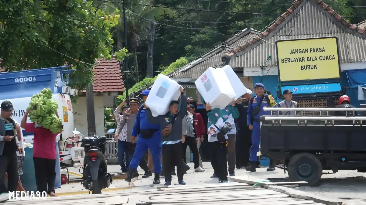 Polres Lampung Selatan Kawal Ketat Pengamanan Distribusi Logistik Pilkada ke Pulau Sebesi