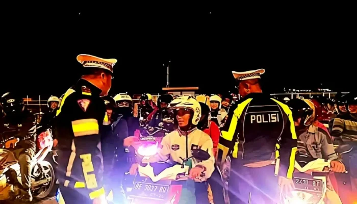 Pengawalan Pemudik Motor Nataru oleh Polda Lampung: Dari Pelabuhan Bakauheni Hingga Tujuan di Malam Hari