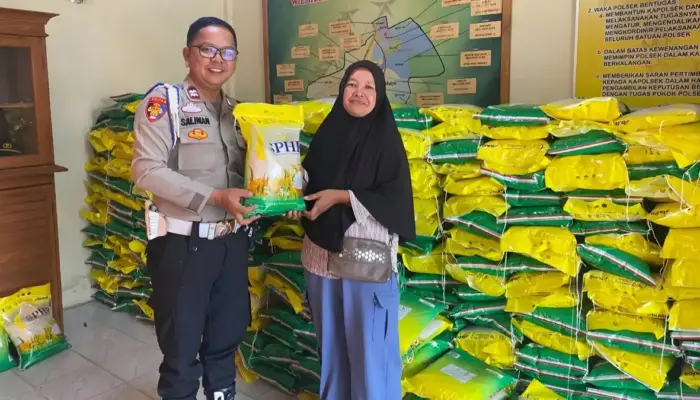 Polsek Tanjung Bintang Salurkan Beras Murah untuk Bantu Stabilkan Harga