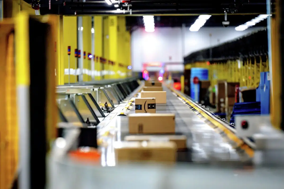 Amazon Rombak Struktur, PHK 30.000 Pegawai Akibat Otomatisasi dan AI
