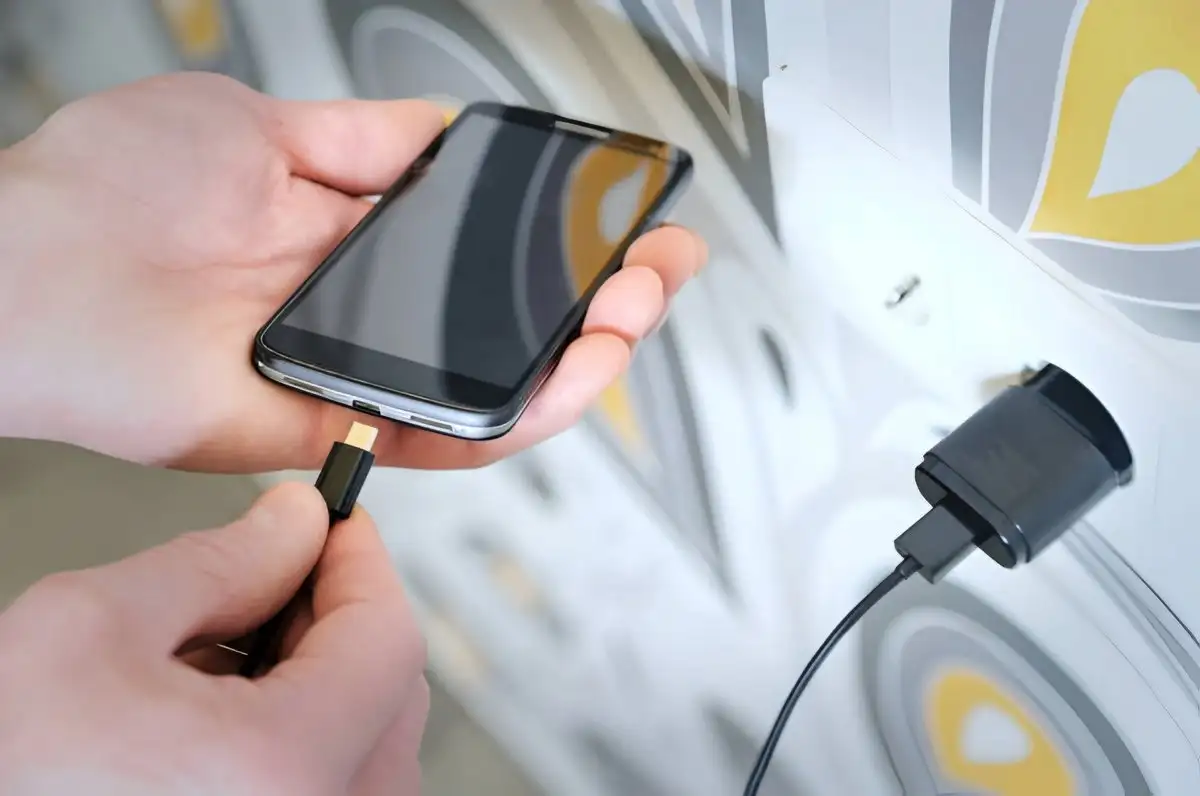 Benarkah Fast Charging Aman Dipakai Setiap Hari? Ini Penjelasannya