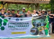 Dosen Polinela Dampingi Petani Kakao Tanggamus Kendalikan Hama Lewat Teknik Pembronsongan Buah