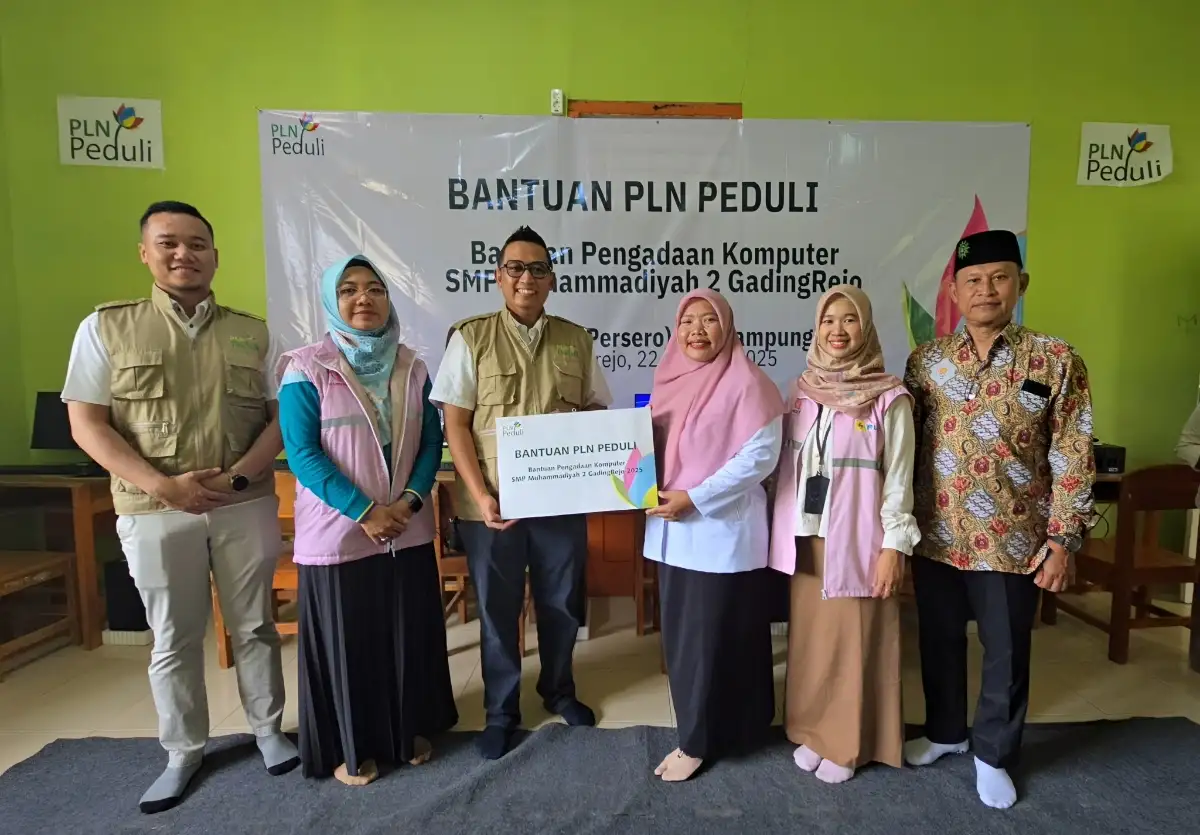 PLN Bantu Perangkat Komputer untuk SMP Muhammadiyah 2 Gadingrejo, Dukung Transformasi Digital Sekolah