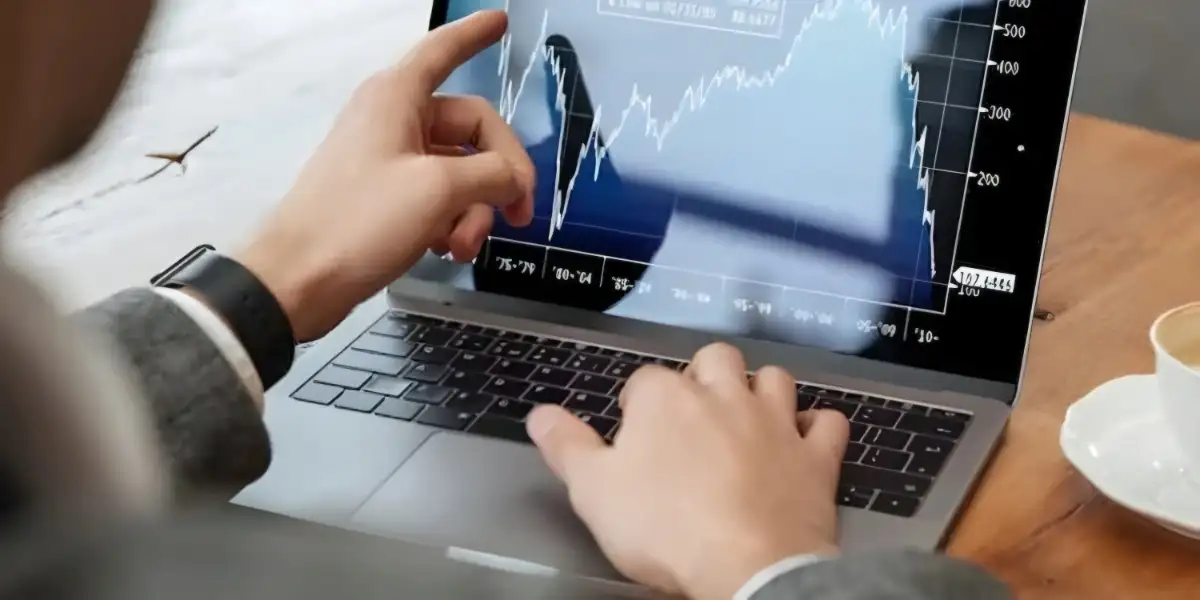 Proyeksi Penguatan Pasar Saham: Pergerakan SMGR, TKIM, HMSP, dan ERAA Patut Dicermati