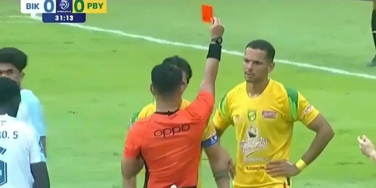 Super League Pekan 10 Berakhir, 9 Kartu Merah Warnai Laga
