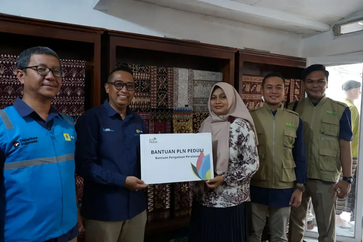Dukung Pelestarian Wastra Lampung, PLN Bantu Peralatan Baru untuk UMKM Qinan Tapis Pringsewu