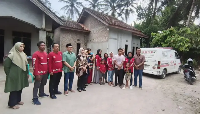 Mantan Kapolda Lampung Serahkan Mobil Ambulans untuk Relawan Kanker
