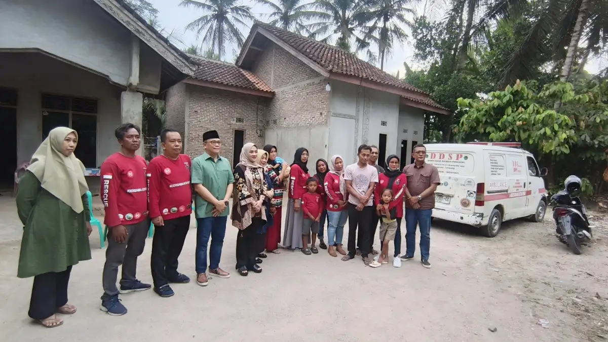 Mantan Kapolda Lampung Serahkan Bantuan Mobil Ambulans untuk Relawan Kanker