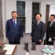 Presiden Korea Selatan Tertawa Saat Xi Jinping Hadiahi Xiaomi 15 Ultra