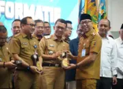 Gubernur Lampung Berikan Penghargaan Keterbukaan Informasi Publik 2025, Dorong Integrasi Data dan Transparansi Layanan