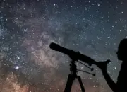 Langit Desember 2025: Meteor Gemilang & Solstis Menyapa, Penutup Tahun yang Spektakuler