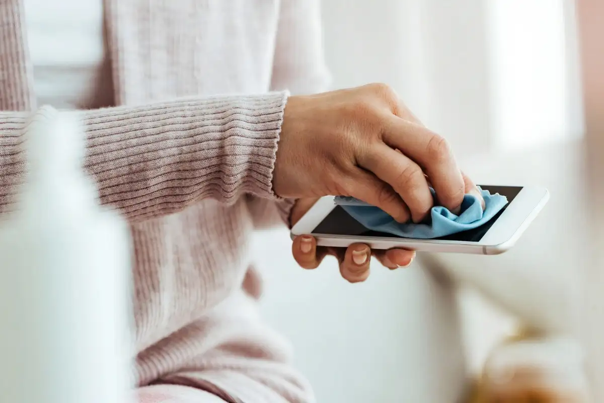 Musim Hujan Tiba! Simak Cara Ampuh Merawat Gadget agar Tetap Aman