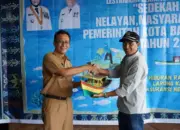 Pemkot Bandar Lampung Serahkan Kartu Asuransi untuk Nelayan di Acara Sedekah Laut 2025