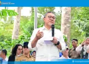 Menko Pangan Tegaskan Pentingnya Kelestarian Kawasan Gunung Rajabasa, Serahkan 3.000 Bibit Kopi dan Kakao kepada Petani