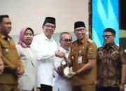 UIN Raden Intan Lampung Raih Anugerah Keterbukaan Informasi Publik 2025 dari Gubernur Lampung