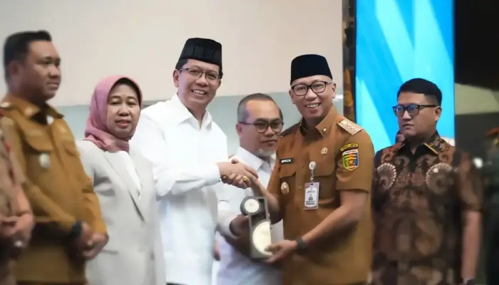 UIN Raden Intan Lampung Raih Anugerah Keterbukaan Informasi Publik 2025 dari Gubernur Lampung