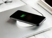 Ponsel Lemot Saat Wireless Charging? Begini Cara Mengatasinya