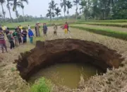 Fenomena Sinkhole Sumbar 2026: Viral Air Biru, Fakta E. Coli, dan Penjelasan Sains