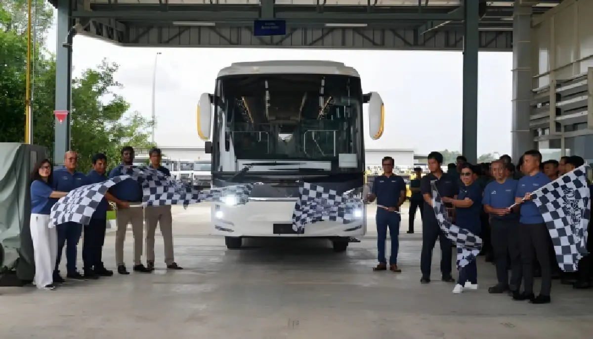 Bus Mercedes-Benz Made in Cikarang Kini Diekspor DCVI ke Thailand