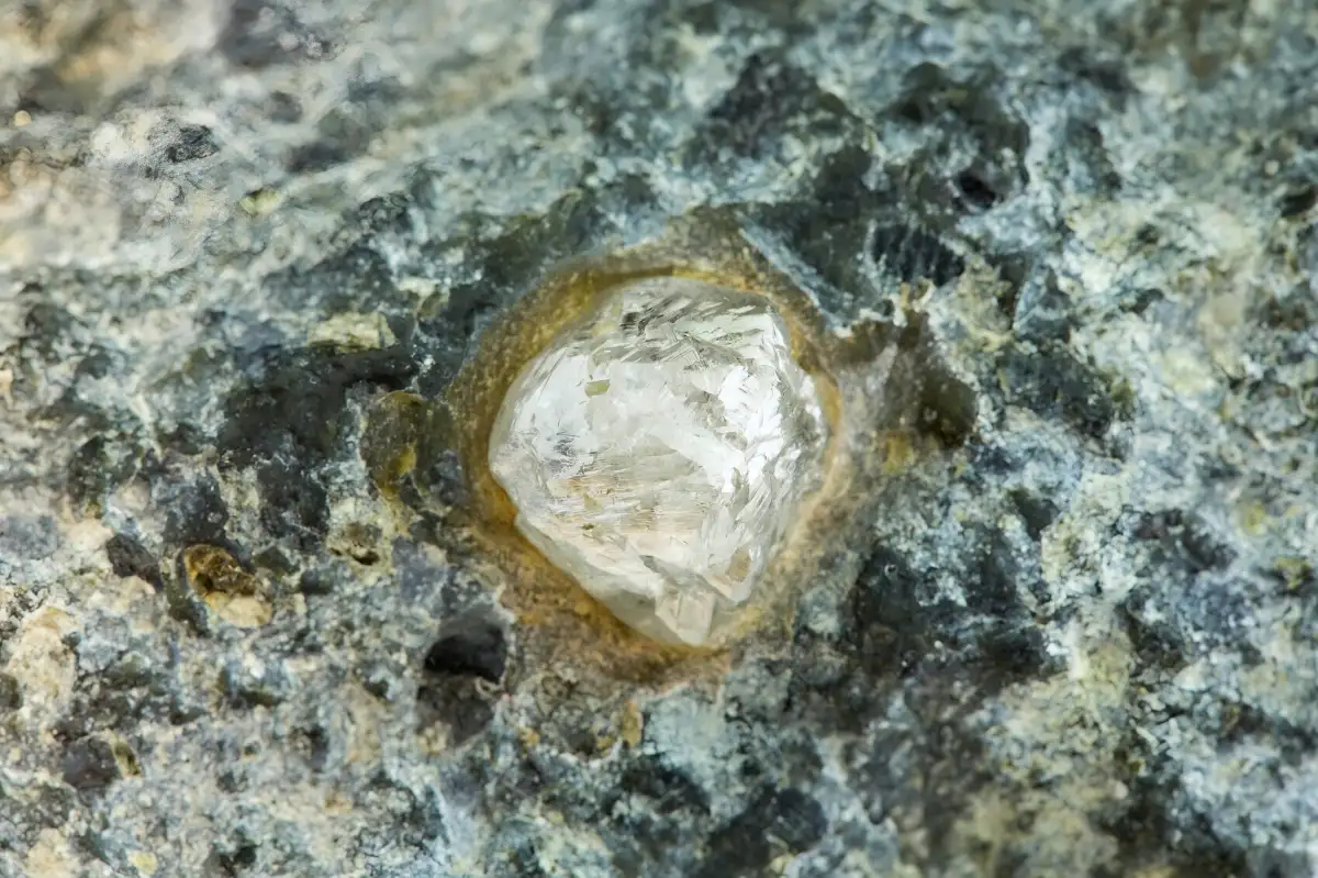 Erupsi Kimberlit Mengangkat Berlian ke Permukaan Bumi