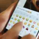 Jangan Salah Kirim! 21 Emoji WhatsApp Terpopuler 2026 dan Artinya
