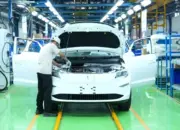 Lihat dari Dekat Proses Perakitan Mobil Listrik Aletra L8 di Pabrik Handal