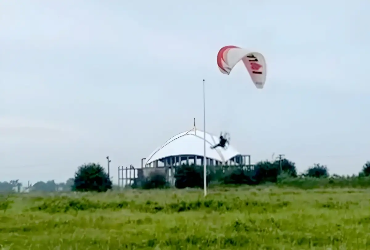 Menuju Sport Tourism, Alet Apresiasi Rencana Pemanfaatan Lahan Kotabaru untuk Venue Paramotor Lampung