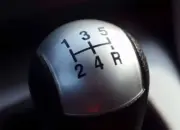 Panduan Mengenal Tuas Transmisi Mobil: Mekanisme Manual Hingga Teknologi Matic Modern