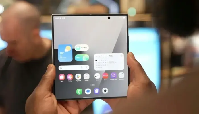 Samsung Pamerkan Teknologi “Crease-Free OLED” di CES 2026, Babak Baru Ponsel Lipat Dimulai