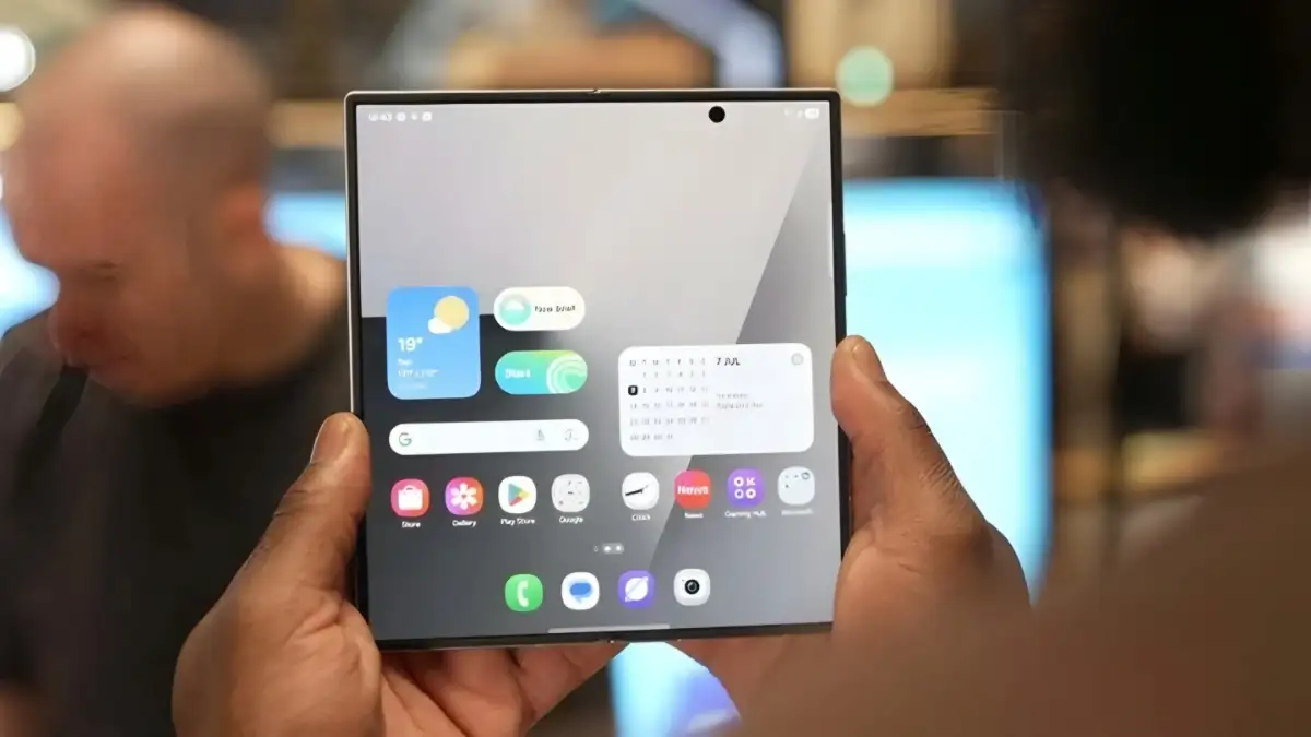 Samsung Debut OLED “Crease-Free” di CES 2026, Inovasi Baru untuk Ponsel Lipat