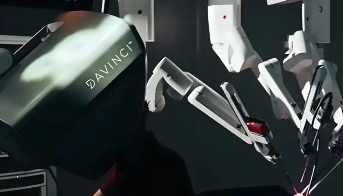 Tumor Ginjal Lenyap dengan Sayatan Minim! Kenali Kehebatan Robot Bedah Da Vinci XI